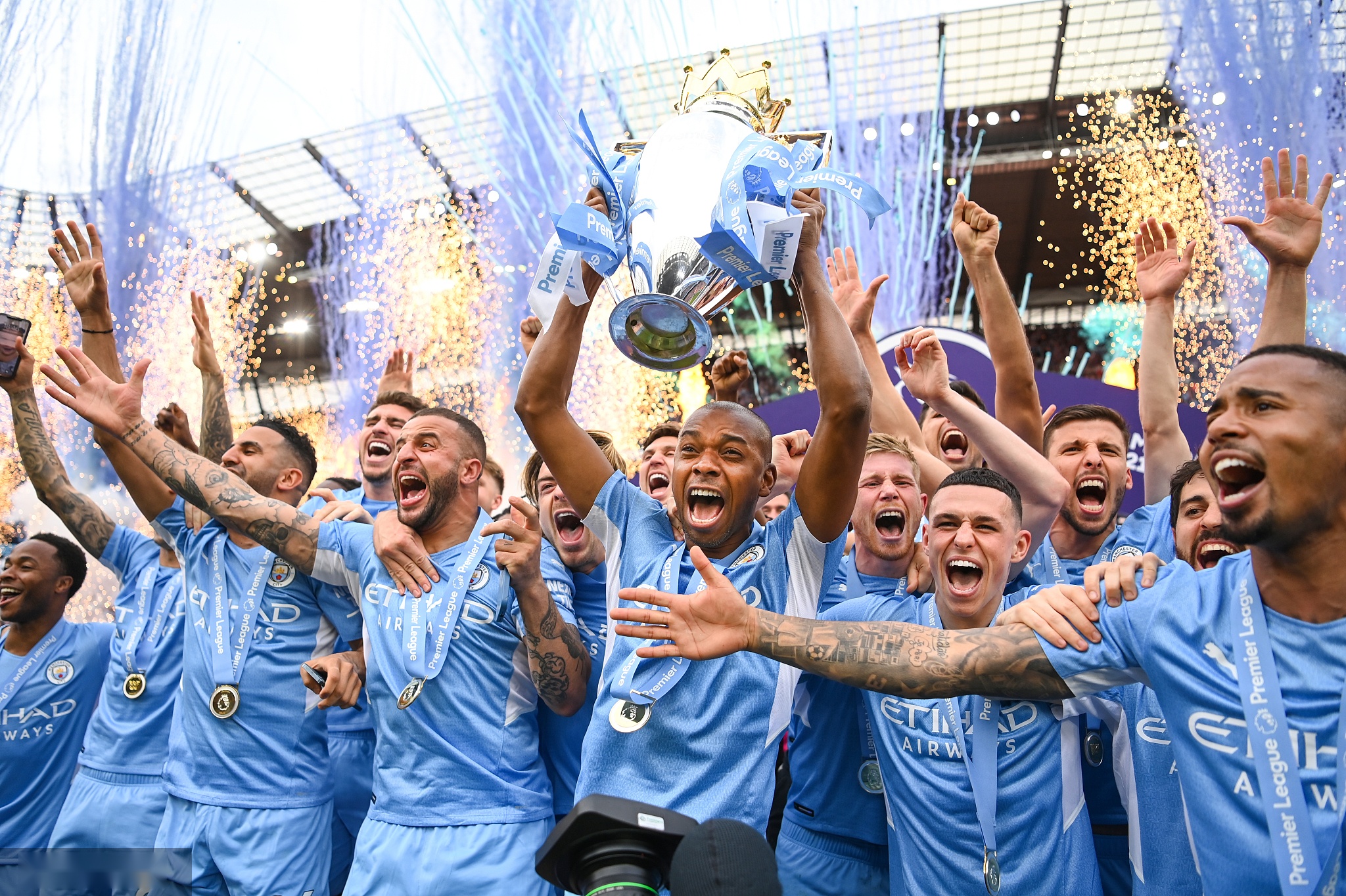 两端的表现 两端的表现