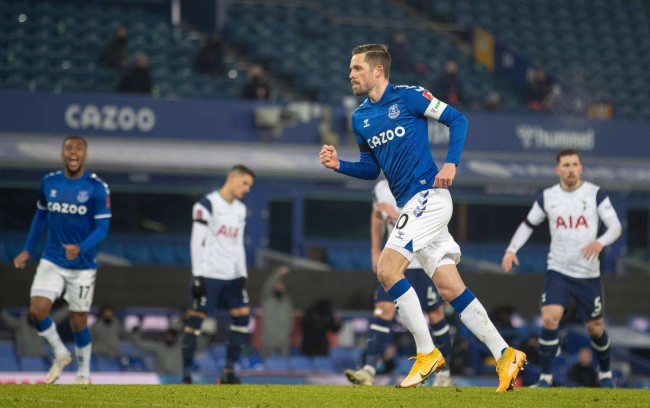 英超争夺的 英超争夺的